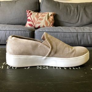 steve madden slip on tan platform sneakers